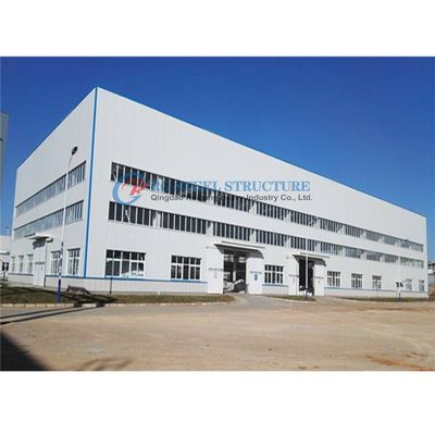 Xưởng chế tạo kết cấu thép bền vững với hệ thống cần cẩu tiên tiến